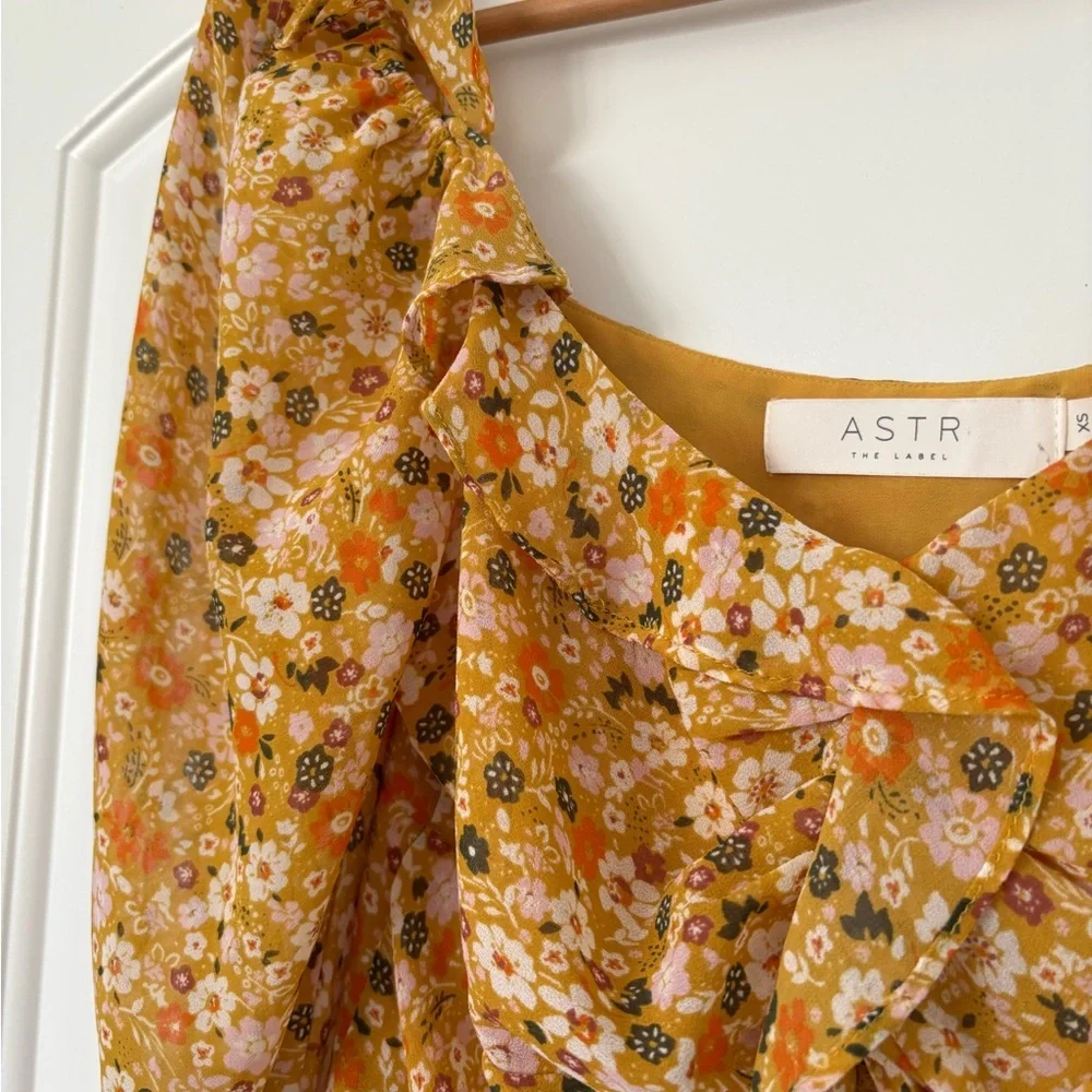 ASTR the Label Concord floral ruffle mustard Ruched Sleeve Blouse boho top XS